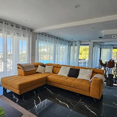 Lamar Super Views In * Makarska