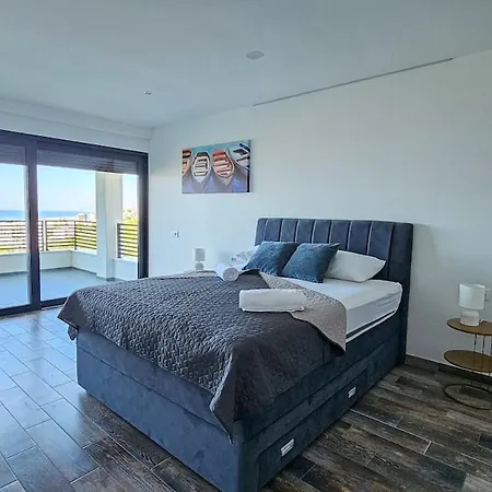 Lamar Super Views In Villa