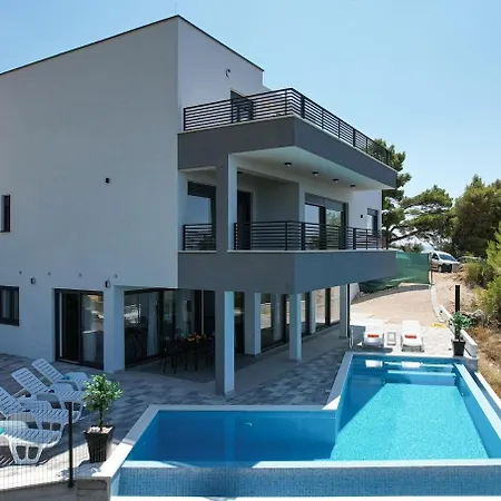 Lamar Super Views In Villa Makarska