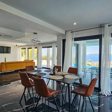 Lamar Super Views In Makarska